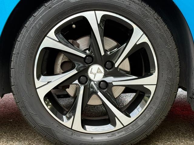 ＤＳ３ シック　ＤＳ　ＬＥＤビジョンパッケージ　アクティブシティブレーキ　クルーズコントロール　バックソナー　ポータブルディスプレィオーディオ　ＥＴＣ　　ドラレコ　ＧＰＳレーダー　オーディオリモコン　キセノン　純正アルミ　キーレス（37枚目）