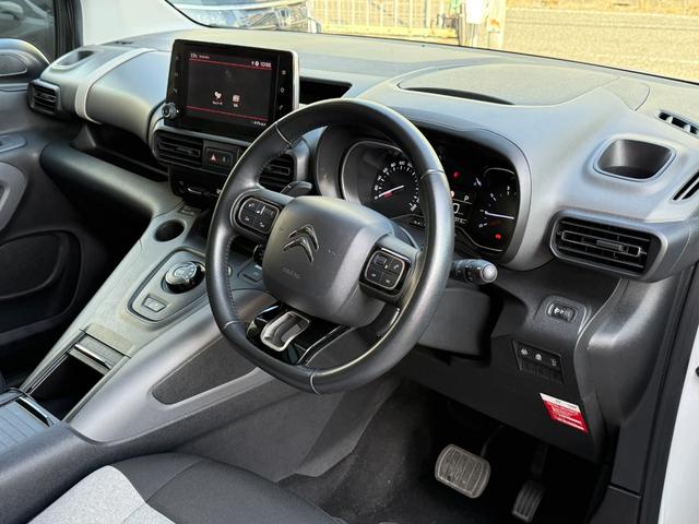 ベルランゴ シャイン　パノラミックガラスルーフ　メーカ－ディスプレイ　Ｃａｒｐｌａｙ／アンドロイドオート　バック＆サイドカメラ　ＥＴＣ　レーダークルーズコントロール　クリアランスソナー　レーンキープ　ブラインドスポット（4枚目）