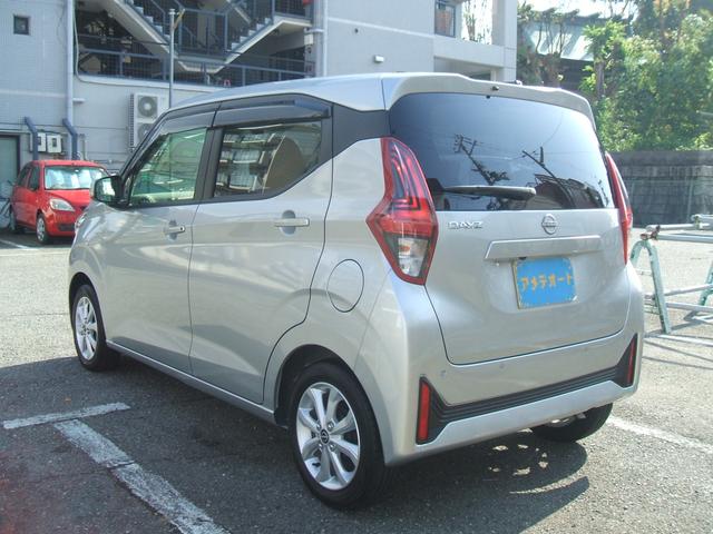 デイズ Ｘ　純正９インチナビ（型番ＭＭ２２３ＤーＬ）　フルセグ　ブルートゥース　バックカメラ　衝突被害軽減ブレーキ　ドラレコ（4枚目）