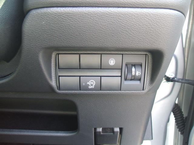 デイズ Ｘ　純正９インチナビ（型番ＭＭ２２３ＤーＬ）　フルセグ　ブルートゥース　バックカメラ　衝突被害軽減ブレーキ　ドラレコ（17枚目）