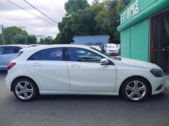 Aクラス A180 プッシュスタート スマートキー レーダーセーフティPKG 禁煙車 パドルシフト HIDオートライト フルセグ地デジTV ナビ ブルートゥース バックカメラ ETC ハーフレザーシート 記録簿有 保証付(4枚目)