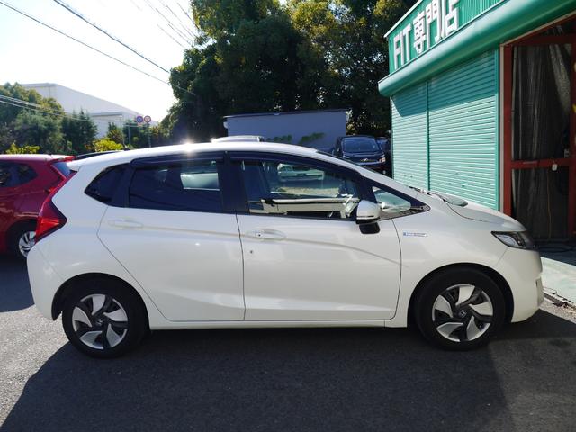 フィットハイブリッド Fパッケージ 2年保証付き 衝突軽減ブレーキ スマートキー プッシュスタート 地デジTV ナビ Bluetooth対応 バックカメラ HIDオートライト 安全ボディ 禁煙車 ABS 電格ミラー Wエアーバック(8枚目)