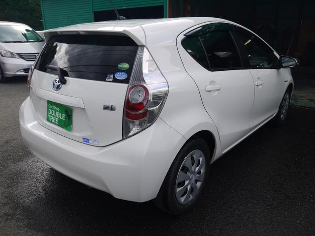 アクア Ｇ　２年保証付き　地デジＴＶ　ナビ　ブルートゥース　バックカメラ　ＥＴＣ　シートヒーター　禁煙車　キーレスキー　安全ボディ　オートエアコン　電格ミラー　ＡＢＳ　ＥＳＣ　アイドリングストップ（4枚目）