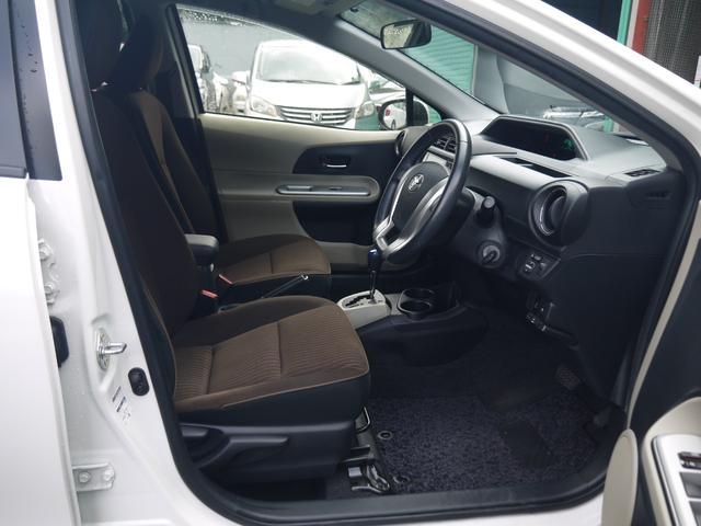 アクア Ｇ　２年保証付き　地デジＴＶ　ナビ　ブルートゥース　バックカメラ　ＥＴＣ　シートヒーター　禁煙車　キーレスキー　安全ボディ　オートエアコン　電格ミラー　ＡＢＳ　ＥＳＣ　アイドリングストップ（10枚目）