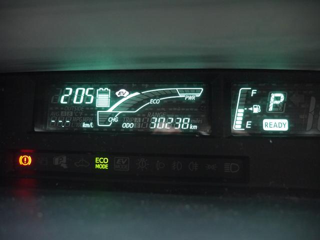 アクア Ｇ　２年保証付き　地デジＴＶ　ナビ　ブルートゥース　バックカメラ　ＥＴＣ　シートヒーター　禁煙車　キーレスキー　安全ボディ　オートエアコン　電格ミラー　ＡＢＳ　ＥＳＣ　アイドリングストップ（13枚目）