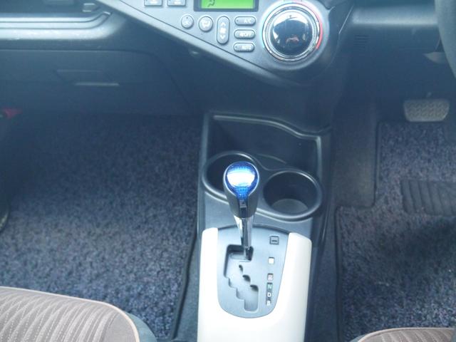 アクア Ｇ　２年保証付き　地デジＴＶ　ナビ　ブルートゥース　バックカメラ　ＥＴＣ　シートヒーター　禁煙車　キーレスキー　安全ボディ　オートエアコン　電格ミラー　ＡＢＳ　ＥＳＣ　アイドリングストップ（18枚目）