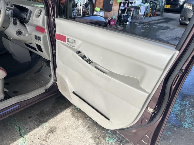 ムーヴコンテ Ｘ　コンピューター診断済　メモリーナビ　Ｂｌｕｅｔｏｏｔｈオーディオ　ＤＶＤ　フルセグ　スマートキー２個　アイドリングストップ　ベンチ―シート　アームレスト（収納ＢＯＸ付き）（24枚目）