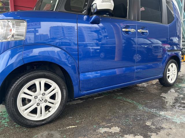 N-BOX G SSあんしんパッケージ コンピューター診断済 後期 メモリーナビ Bluetoothオーディオ DVD フルセグ ETC 両側自動ドア シートヒーター HIDライト バックシートテーブル リアスライドシート ホワイトアルミ(17枚目)