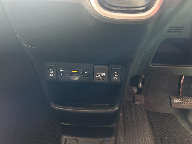 N-BOX G SSあんしんパッケージ コンピューター診断済 後期 メモリーナビ Bluetoothオーディオ DVD フルセグ ETC 両側自動ドア シートヒーター HIDライト バックシートテーブル リアスライドシート ホワイトアルミ(45枚目)