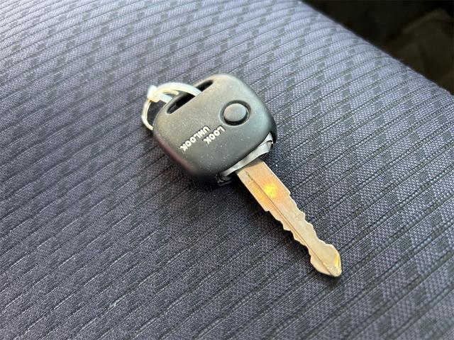 キーレスはワレが有ります。こちらは現状です。