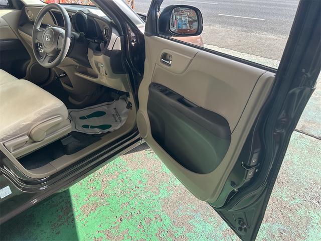 N-ONE G・Lパッケージ 純正CDデッキ HDMI接続端子 スマートキー二つ プッシュスタート HIDオートライト イカリング ベンチシート シートリフター アームレスト オートエアコン 社外アルミ(23枚目)