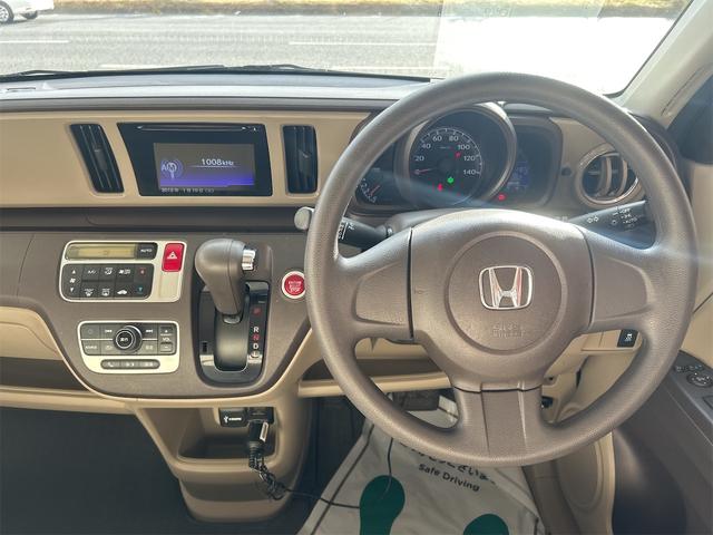 N-ONE G・Lパッケージ 純正CDデッキ HDMI接続端子 スマートキー二つ プッシュスタート HIDオートライト イカリング ベンチシート シートリフター アームレスト オートエアコン 社外アルミ(29枚目)