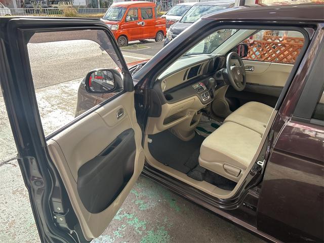 N-ONE G・Lパッケージ 純正CDデッキ HDMI接続端子 スマートキー二つ プッシュスタート HIDオートライト イカリング ベンチシート シートリフター アームレスト オートエアコン 社外アルミ(32枚目)