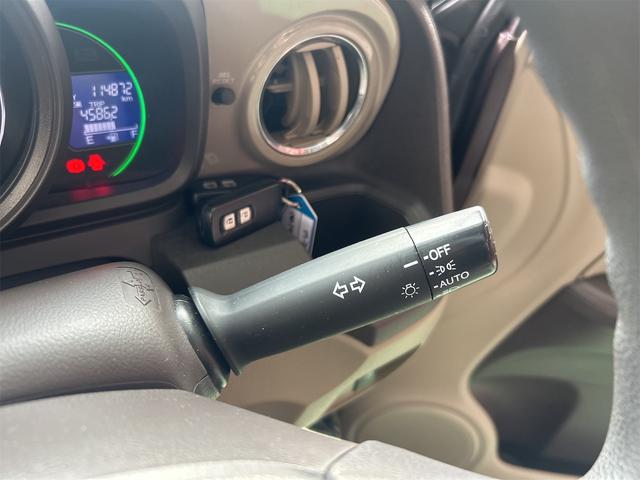 N-ONE G・Lパッケージ 純正CDデッキ HDMI接続端子 スマートキー二つ プッシュスタート HIDオートライト イカリング ベンチシート シートリフター アームレスト オートエアコン 社外アルミ(52枚目)