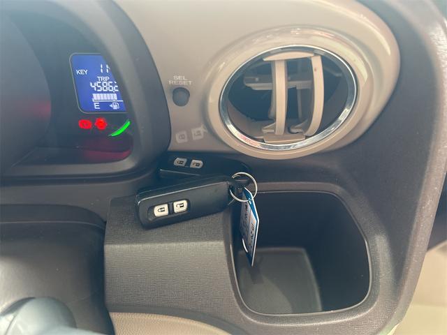 N-ONE G・Lパッケージ 純正CDデッキ HDMI接続端子 スマートキー二つ プッシュスタート HIDオートライト イカリング ベンチシート シートリフター アームレスト オートエアコン 社外アルミ(53枚目)