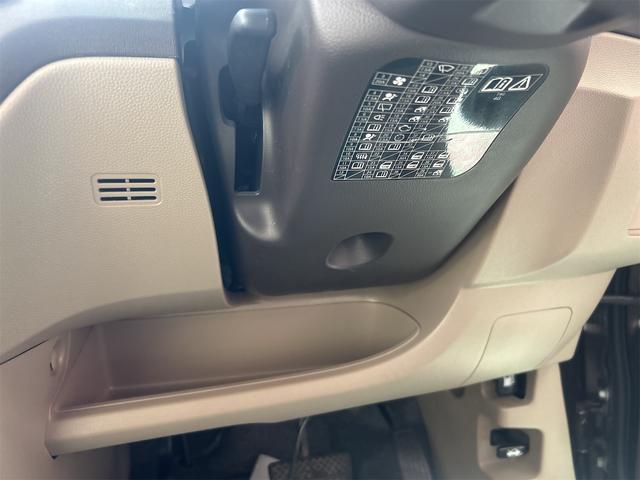 N-ONE G・Lパッケージ 純正CDデッキ HDMI接続端子 スマートキー二つ プッシュスタート HIDオートライト イカリング ベンチシート シートリフター アームレスト オートエアコン 社外アルミ(55枚目)