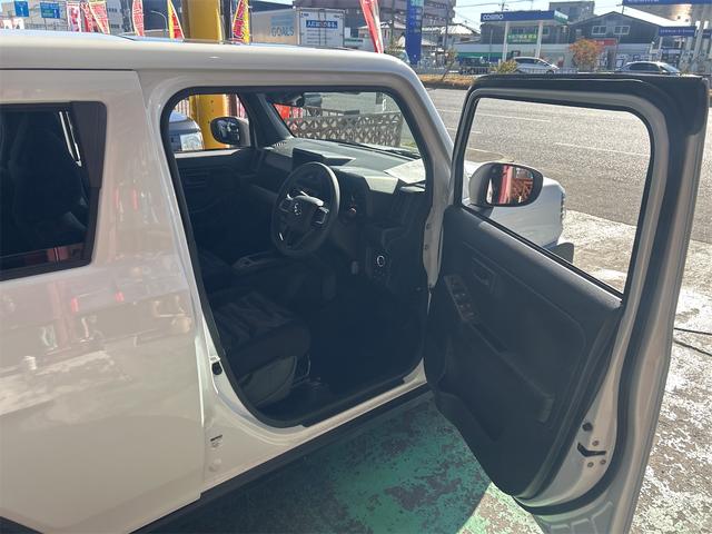 タフト Ｘ　スマートキー　プッシュスタート　電子パーキング　ＬＥＤオートヘッドライト　オートハイビーム　スカイルーフトップ　オートエアコン　レーダーブレーキ（17枚目）