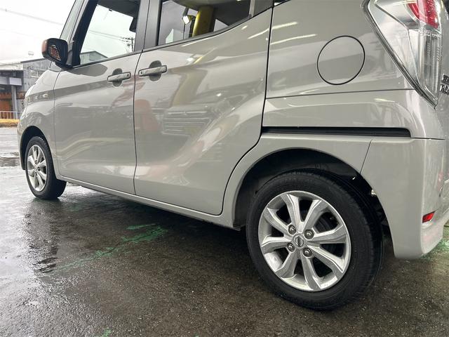 デイズルークス Ｘ　Ｖセレクション　ツートンカラー　メモリーナビ　Ｂｌｕｅｔｏｏｔｈオーディオ　フルセグ　両側パワースライドドア　スマートキー　ルームミラーアラウンドビューモニター　純正アルミ　レーダーブレーキ（18枚目）