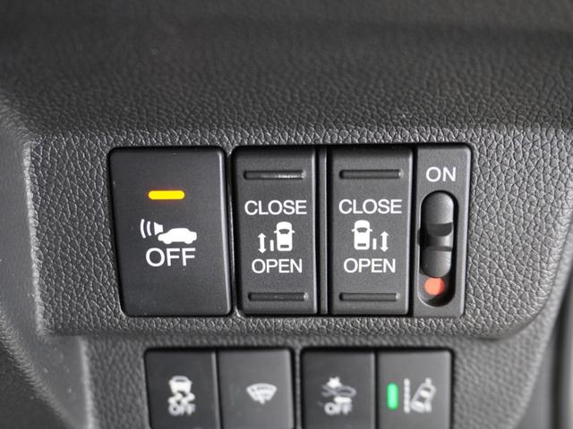 【パワースライドドア】車外・車内のドアハンドルからはもちろん、運転席スイッチやリモコンキーからも開閉操作が可能。挟み込み防止機能もあり、お子さまの乗り降りも安心。