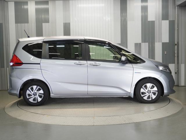 全車整備代金を車両本体価格に含んでおります。法定点検整備または定期点検を実施し、点検記録簿を発行致します。