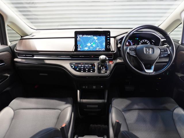 【室内】シートや内装各部への徹底した清掃を実施。