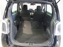 【トランクスルー機構】後席を前に倒してトランクルームとつなげ、長尺物の収納を可能にするトランクスルー機構も備えています。