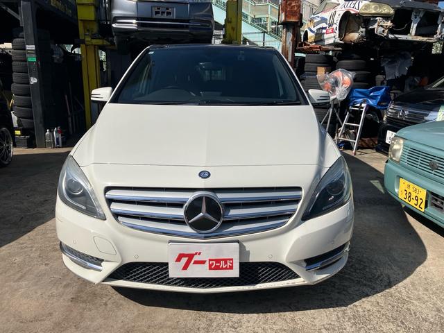 Bクラス B180 レザーパッケージ 純正ナビ 地デジTV クルーズコントロール  バックカメラ ー 純正16インチAW オートHIDヘッドライト ETC 革巻きステアリング(2枚目)