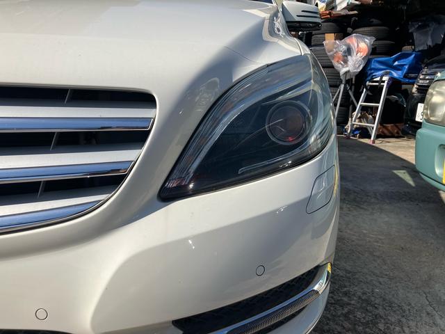 Bクラス B180 レザーパッケージ 純正ナビ 地デジTV クルーズコントロール  バックカメラ ー 純正16インチAW オートHIDヘッドライト ETC 革巻きステアリング(4枚目)