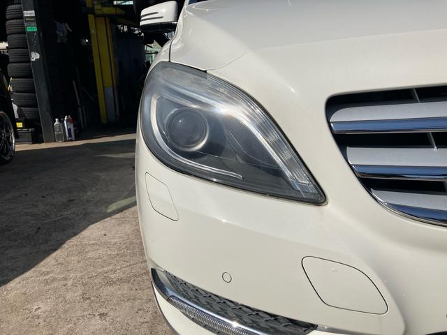 Bクラス B180 レザーパッケージ 純正ナビ 地デジTV クルーズコントロール  バックカメラ ー 純正16インチAW オートHIDヘッドライト ETC 革巻きステアリング(5枚目)