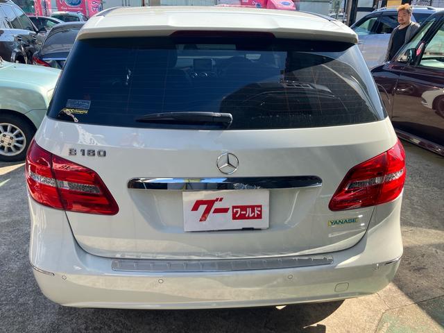 Bクラス B180 レザーパッケージ 純正ナビ 地デジTV クルーズコントロール  バックカメラ ー 純正16インチAW オートHIDヘッドライト ETC 革巻きステアリング(8枚目)