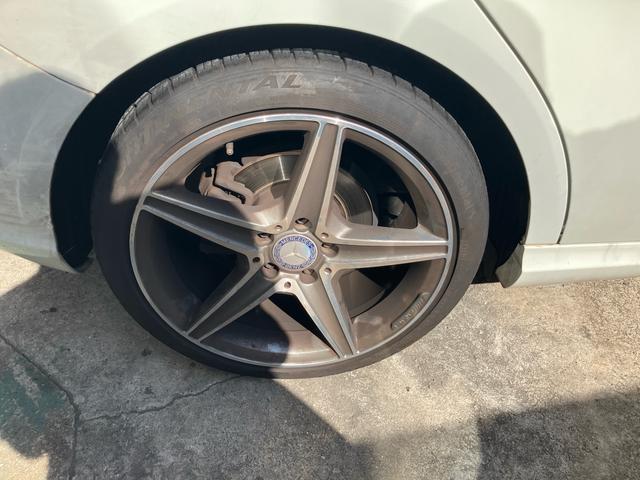 Bクラス B180 レザーパッケージ 純正ナビ 地デジTV クルーズコントロール  バックカメラ ー 純正16インチAW オートHIDヘッドライト ETC 革巻きステアリング(13枚目)