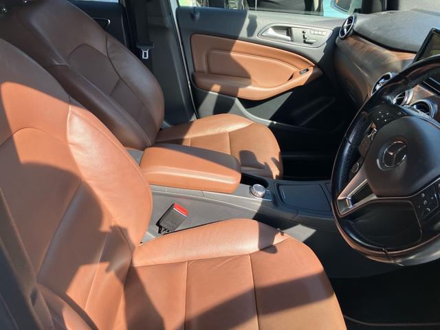 Bクラス B180 レザーパッケージ 純正ナビ 地デジTV クルーズコントロール  バックカメラ ー 純正16インチAW オートHIDヘッドライト ETC 革巻きステアリング(17枚目)