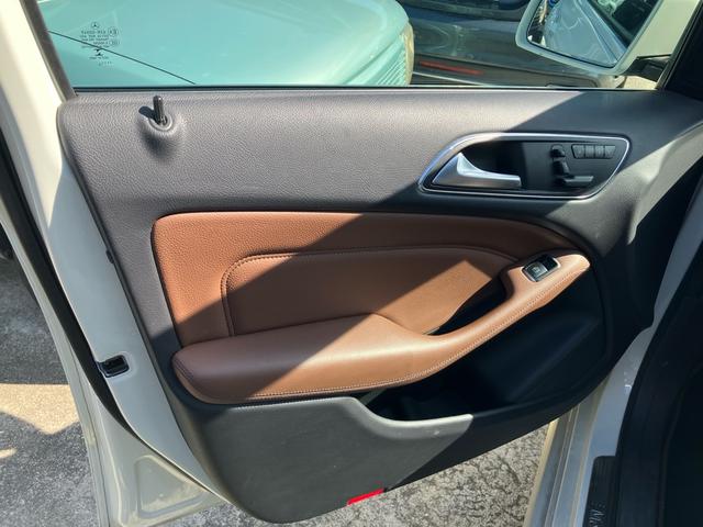 Bクラス B180 レザーパッケージ 純正ナビ 地デジTV クルーズコントロール  バックカメラ ー 純正16インチAW オートHIDヘッドライト ETC 革巻きステアリング(33枚目)