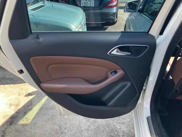 Bクラス B180 レザーパッケージ 純正ナビ 地デジTV クルーズコントロール  バックカメラ ー 純正16インチAW オートHIDヘッドライト ETC 革巻きステアリング(37枚目)