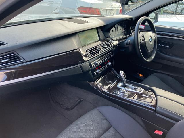 ５シリーズ ５２３ｄブルーパフォーマンス　レースチップ　レムスマフラー　レカロシート　ＥＴＣ　ＨＤＤナビ　フルセグ　バックカメラ　パワーシート（27枚目）