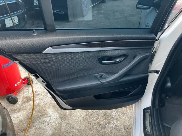 ５シリーズ ５２３ｄブルーパフォーマンス　レースチップ　レムスマフラー　レカロシート　ＥＴＣ　ＨＤＤナビ　フルセグ　バックカメラ　パワーシート（32枚目）