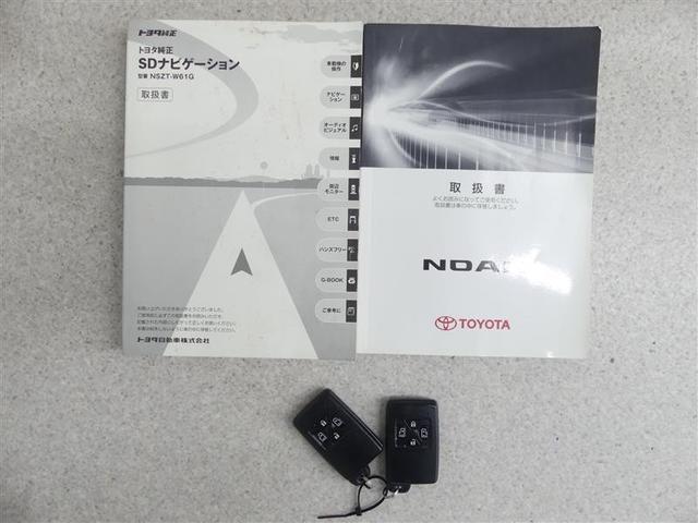 ノア Ｘ　スマートエディション　フルフラット　ナビ＆ＴＶ　リアクーラー　キーレス　パワーウインドウ　１オーナー　スマートキー　ウォークスルー　３列シート　ＥＴＣ　パワーステアリング　盗難防止システム　オートエアコン　ドラレコ　ＡＢＳ（17枚目）