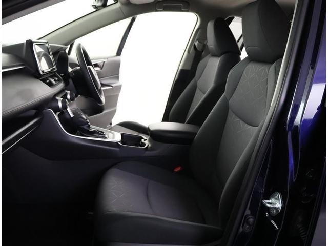 高いホールド性で運転姿勢が安定します。長距離ドライブでも疲れにくいのが魅力です。快適なドライビングライフをお送りください♪