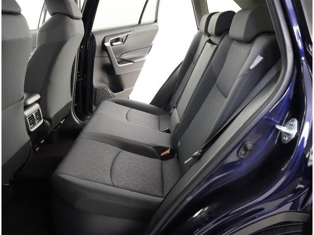 後席は、膝元に十分なスペースを確保！室内も専門のスタッフによる清掃済みでキレイです♪是非一度ご覧ください！