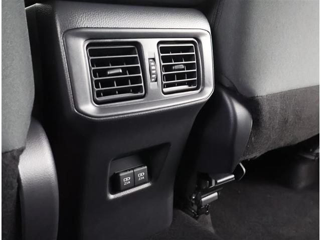 後席用にもエアコンの吹き出し口があり快適です。どの席に座っても快適なドライブが楽しめます♪