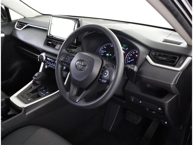 スタイリッシュなブラック系を基調とした内装色。