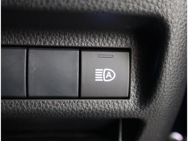 オートマチックハイビームとは、先行車や対向車のライトを認識し、ハイビームとロービームを自動で切り替える機能です。夜道の視界を確保します。詳細は販売店スタッフまでおたずねください。