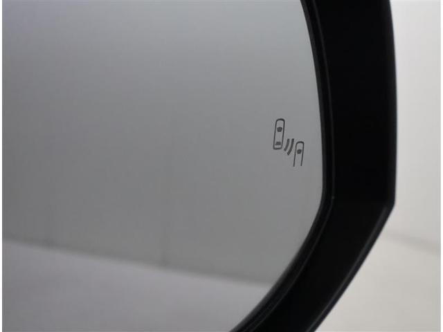 隣車線を走る車両をレーダーで検知し、ドアミラーでは確認しにくい後側方エリアに存在する車両に加え、急接近してくる車両も検知します。車両を検知するとドアミラーに搭載されたＬＥＤインジケーターが点灯します。