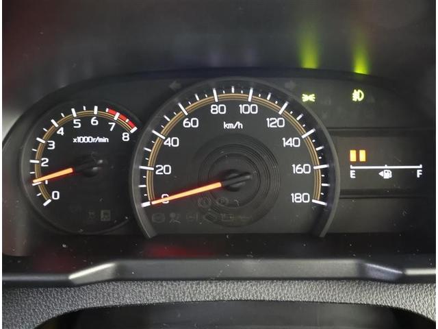 とっても見やすいメーターです。夜間時はラグジュアリーな気分にさせてくれる照明が魅力ですので、夜のドライブも楽しみになりますよ♪