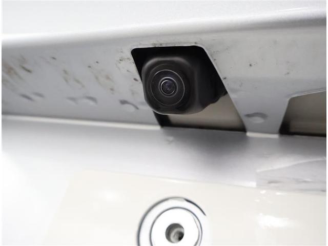 バックカメラが付いているので後方確認が非常にしやすいです。今や運転初心者も熟練者も必須装備！ついていて損はないですね♪