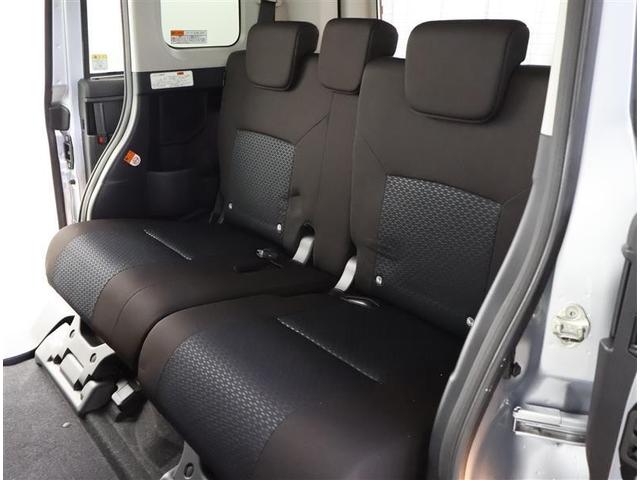 後席は、膝元に十分なスペースを確保！室内も専門のスタッフによる清掃済みでキレイです♪是非一度ご覧ください！