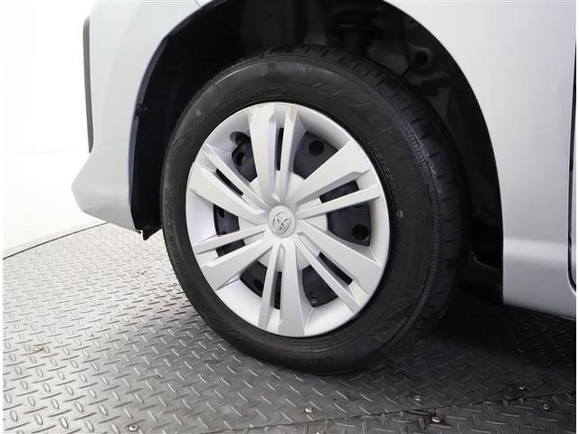 スポーティな印象を与える純正ホイールです。どこまでも走っていきたくなるようなデザインですね♪