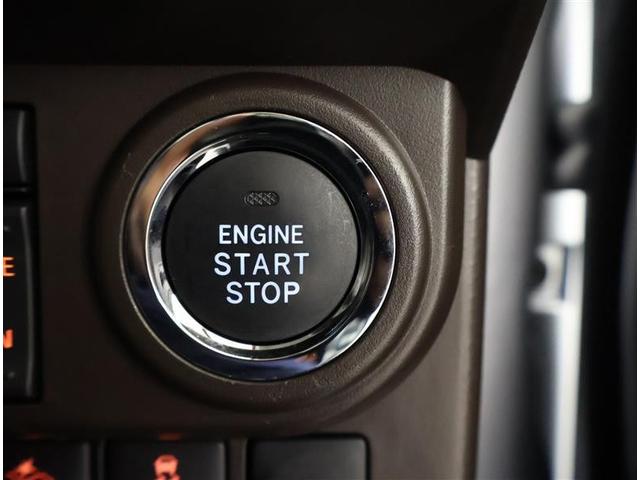 スマートキーを携帯していればキーを取り出さずにドアを施錠＆解錠。クルマの始動も可能です。