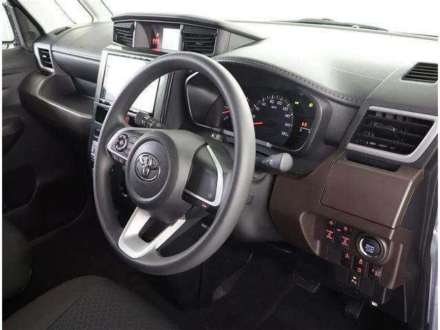 視認性のよいインパネ周りです！操作スイッチやカップホルダーも使いやすい位置に配置されています♪