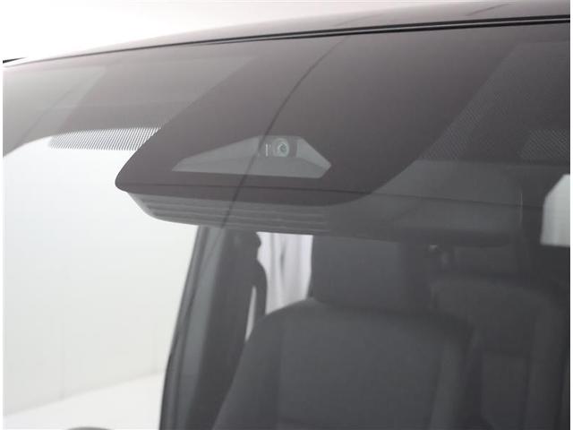 サポカーＳとは、衝突被害軽減ブレーキに加えて、高齢者に多いと言われている踏み間違い事故防止をサポートする機能です。詳しくは販売店スタッフまでおたずねください。